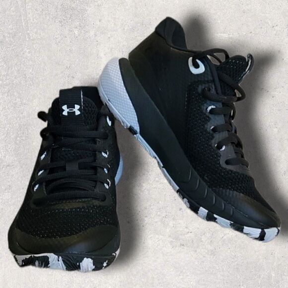 UNDER ARMOUR BLACK HOVR BREAKTHROUGH BASKETBALL SHOES, SIZE 5 - NEW! - Picture 1 of 8